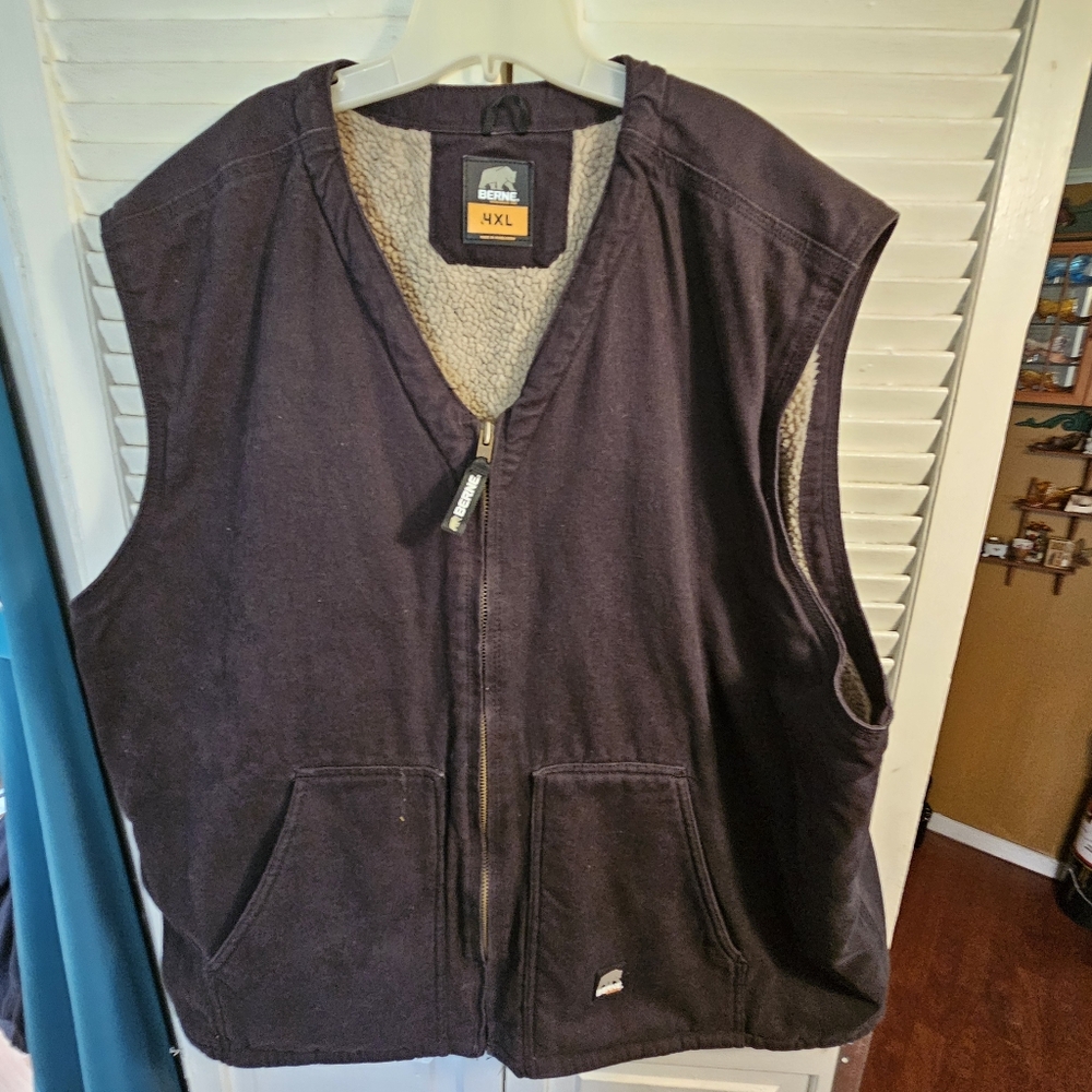 Men's Black Sherpa-Lined Vest